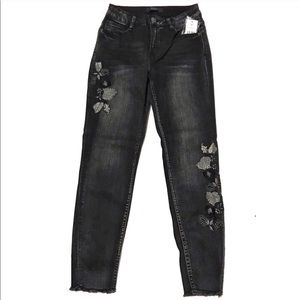 EMBROIDERED SKINNY ANKLE BLACK